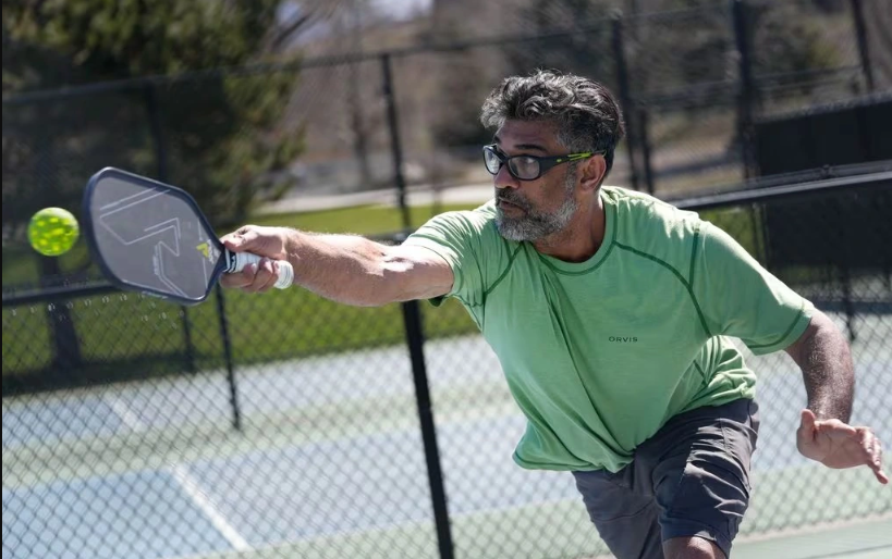 Bóng Pickleball Loại Nào Tốt Nhất Cho Sân Ngoài Trời?