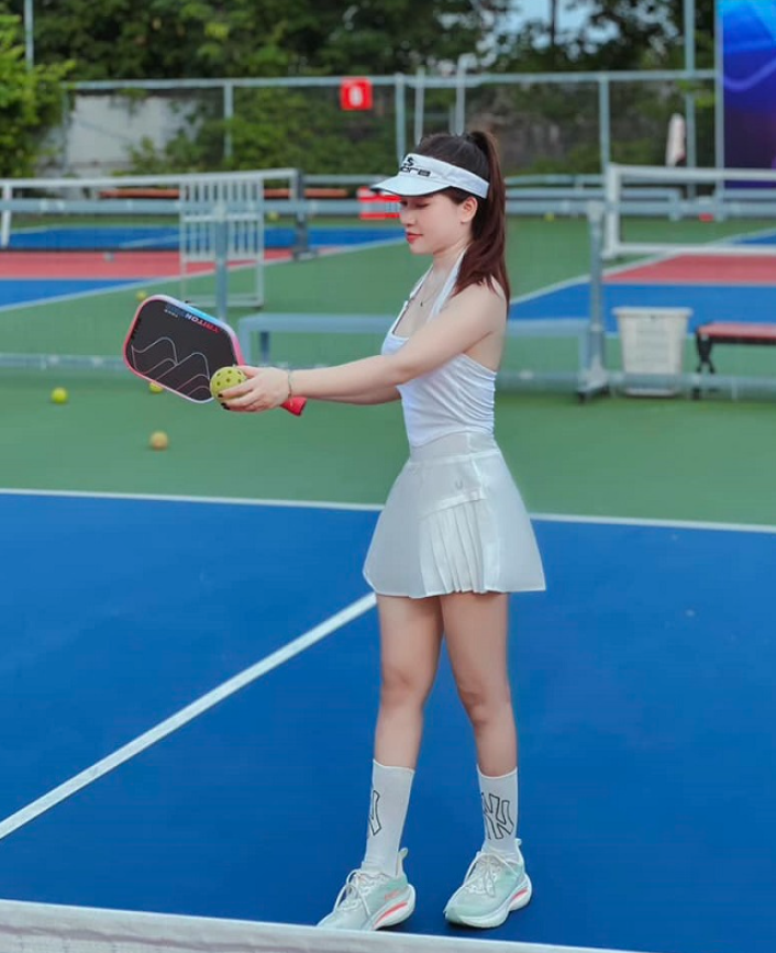 Bóng Pickleball Loại Nào Tốt Nhất Cho Sân Ngoài Trời?